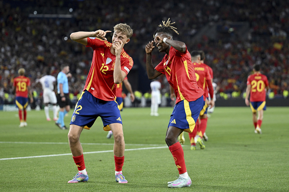 起到了当年, 现年, inews