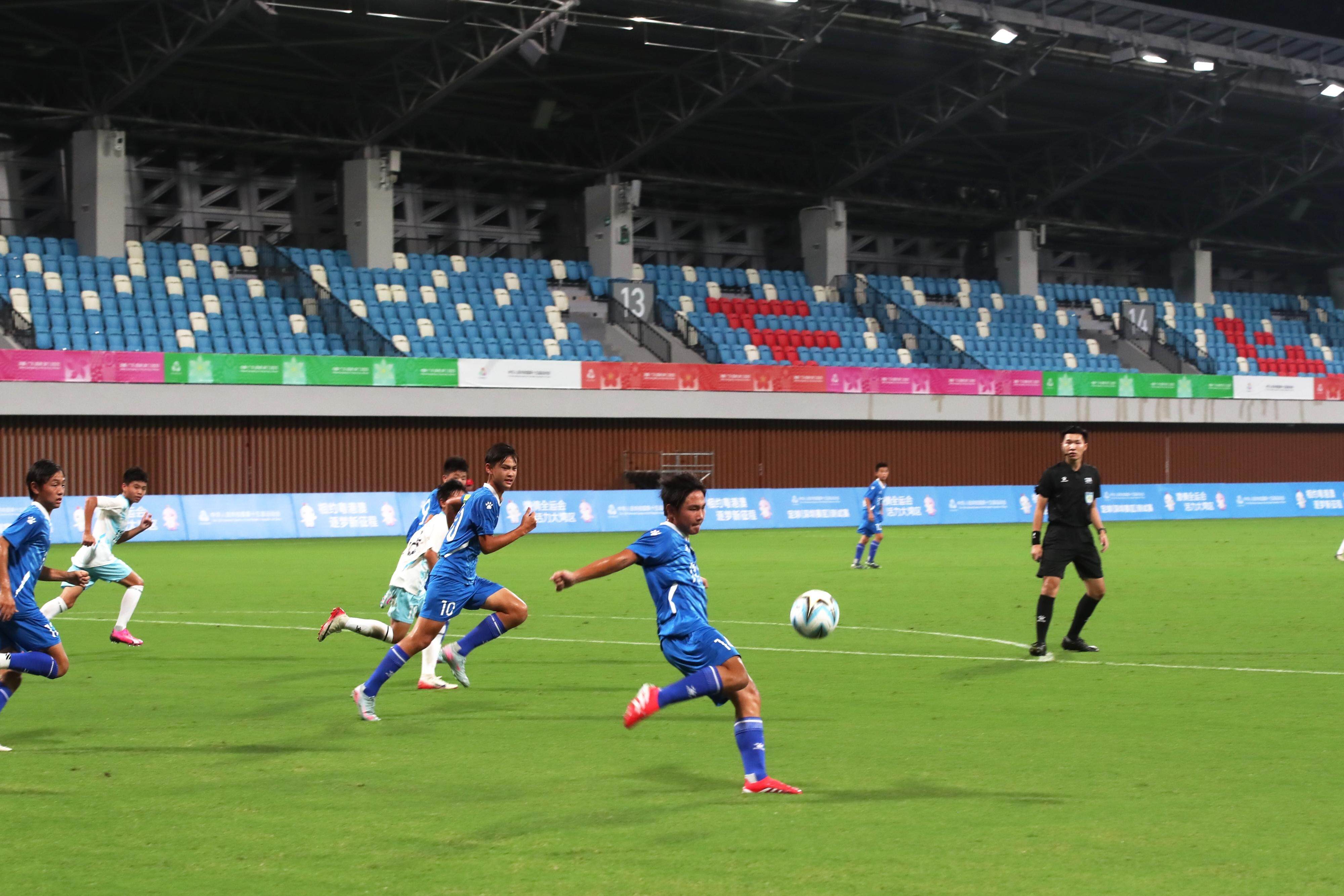 并配备, 托完善的组, 课程学习的