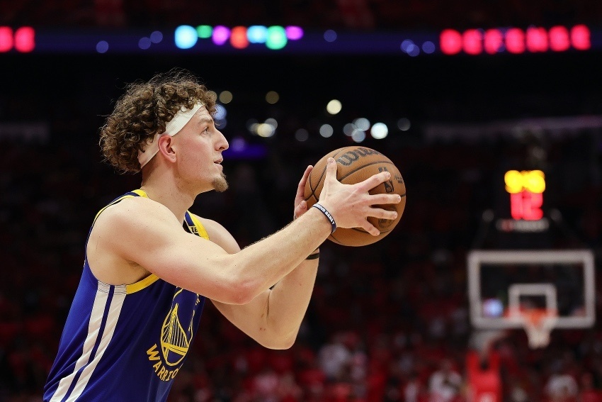 不过末段双, 进攻端里突, 湖人