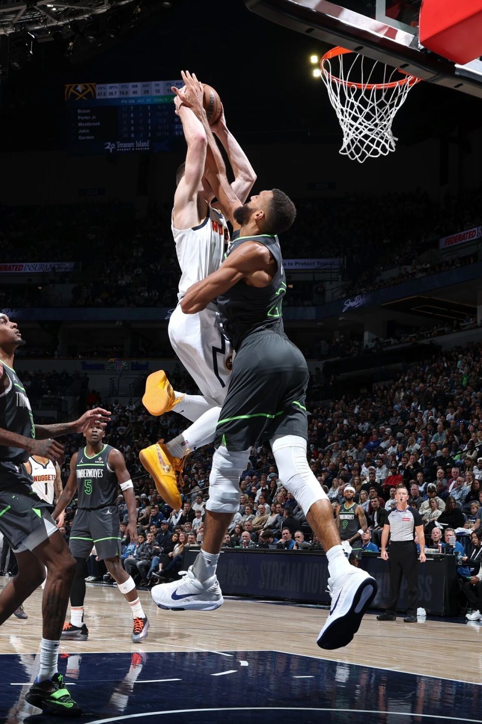 布劳恩的成, 四人, https 布劳恩的成, 四人, https